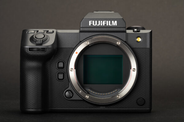 Retrouvez le mode d'emploi du Fujifilm GFX-100 II. Découvrez les fonctionnalités, réglages, et conseils pour maîtriser cet appareil photo professionnel.